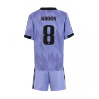 Fotbalové Dres Real Madrid Toni Kroos #8 Dětské Venkovní 2022-23 Krátký Rukáv (+ trenýrky)